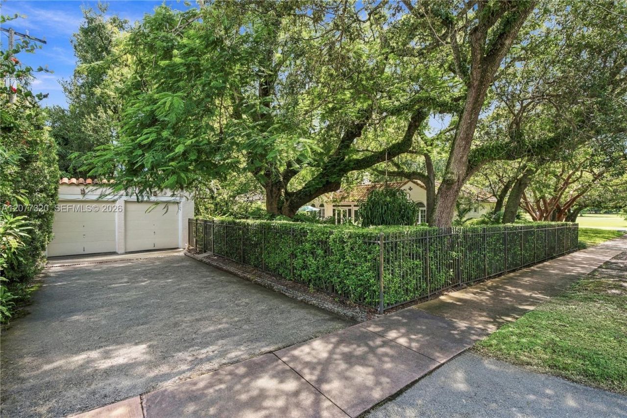 665 N Greenway Dr , Coral Gables, FL 33134 Photo