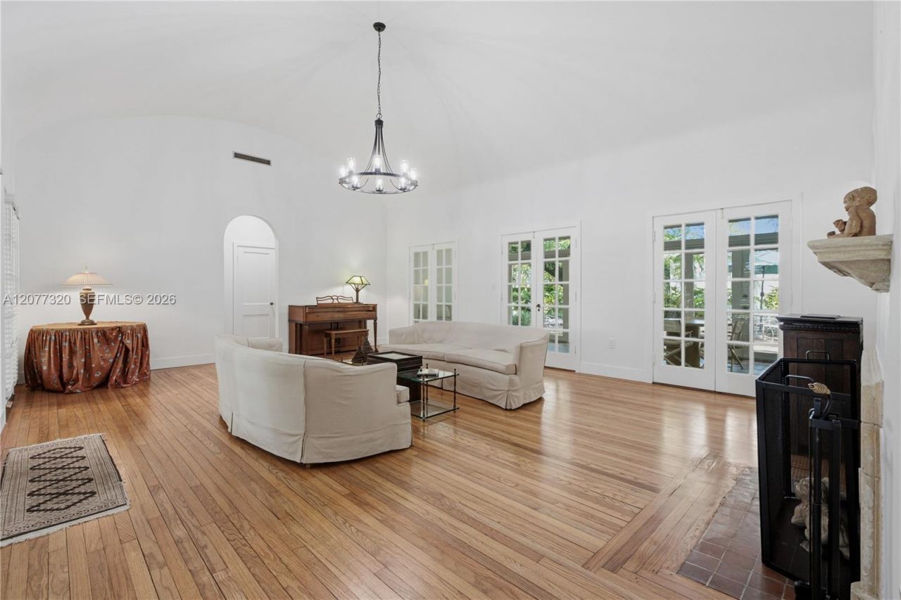 665 N Greenway Dr , Coral Gables, FL 33134 Photo