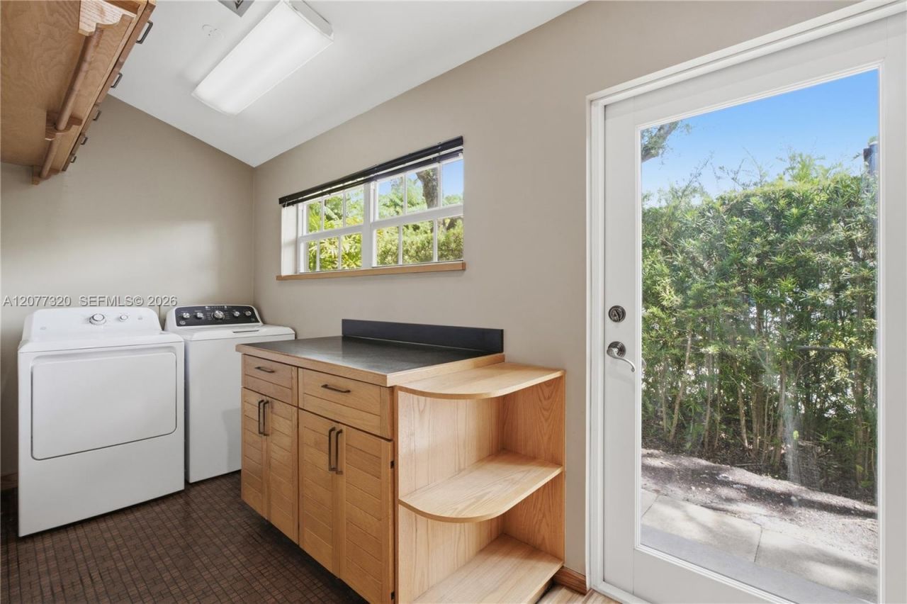 665 N Greenway Dr , Coral Gables, FL 33134 Photo