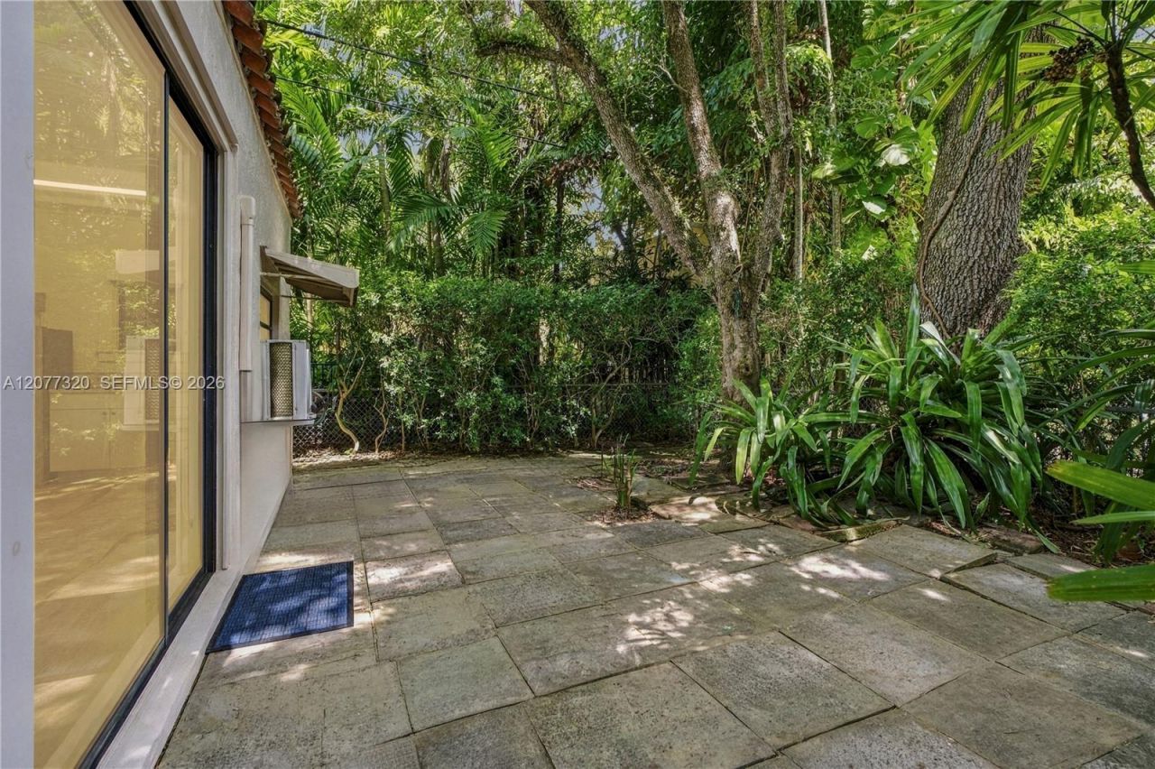 665 N Greenway Dr , Coral Gables, FL 33134 Photo