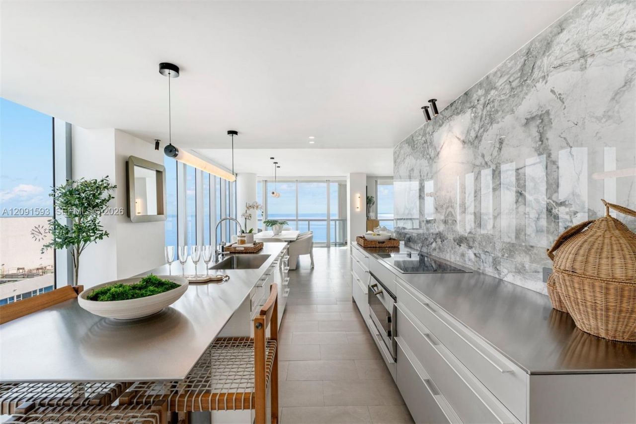 6799 Collins Ave, Unit LPH02, Miami Beach, FL 33141 Photo
