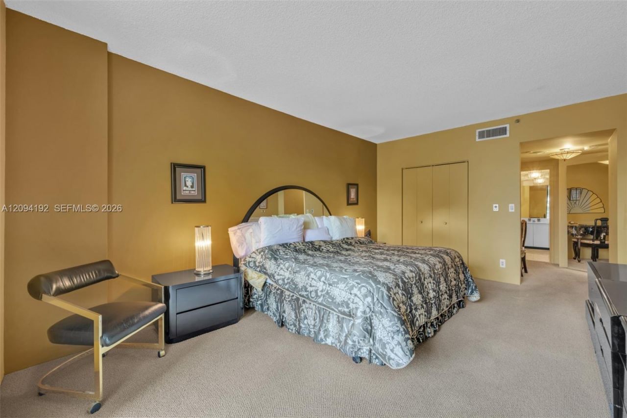 20281 E Country Club Dr, Unit 305, Aventura, FL 33180 Photo