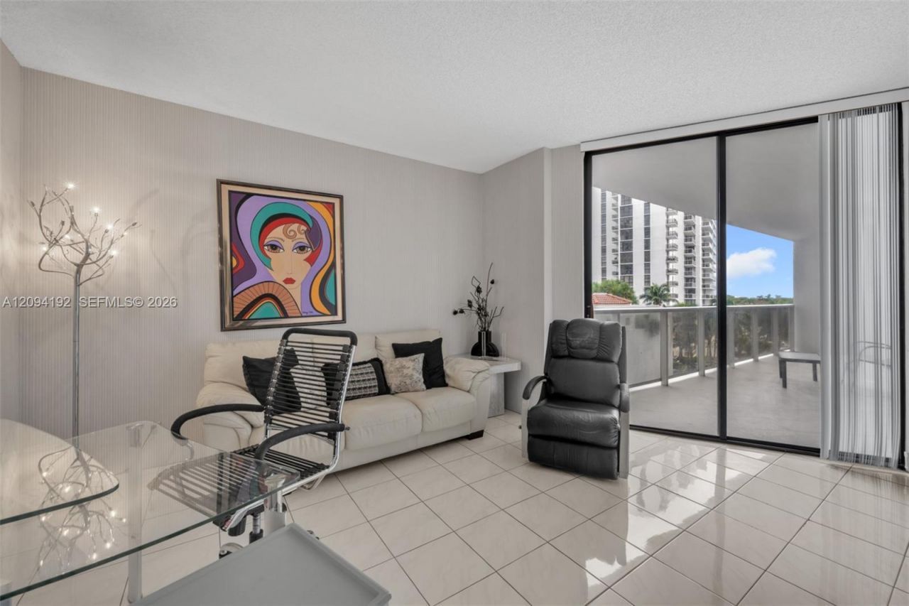 20281 E Country Club Dr, Unit 305, Aventura, FL 33180 Photo
