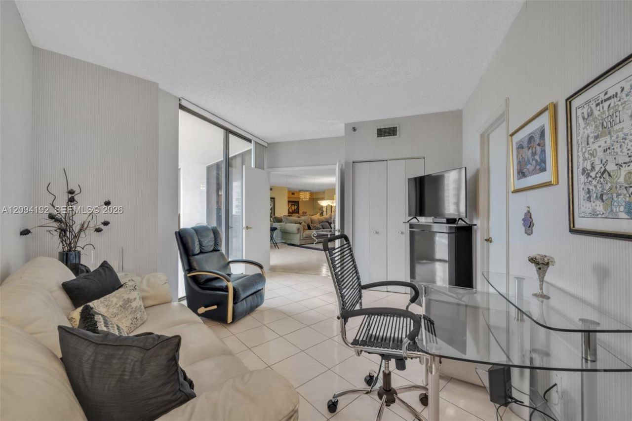 20281 E Country Club Dr, Unit 305, Aventura, FL 33180 Photo