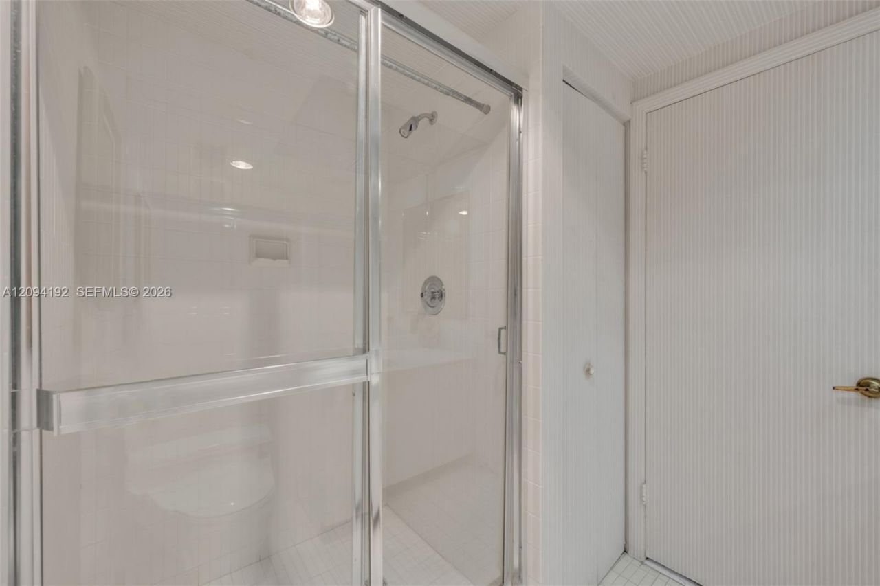 20281 E Country Club Dr, Unit 305, Aventura, FL 33180 Photo