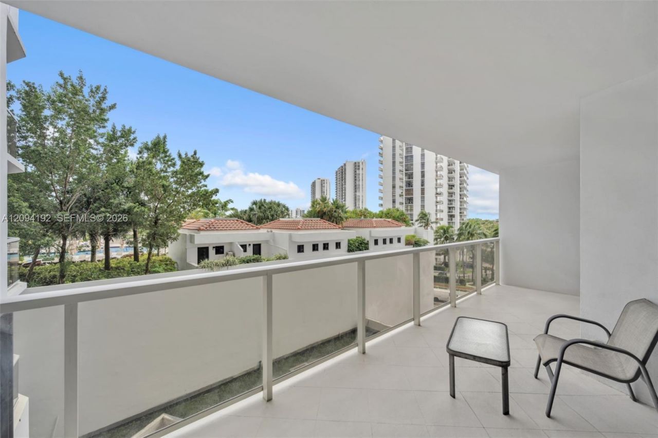 20281 E Country Club Dr, Unit 305, Aventura, FL 33180 Photo