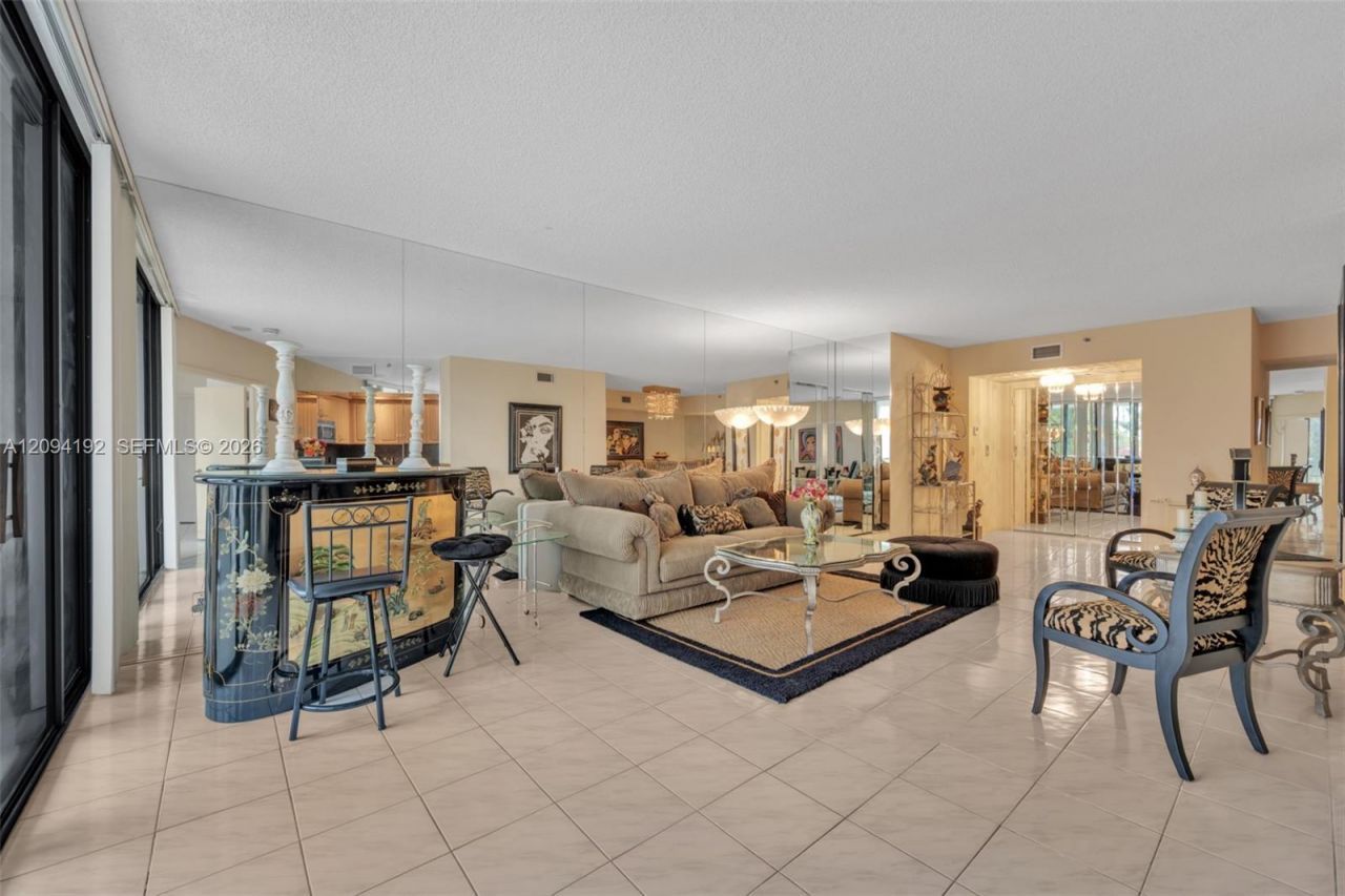 20281 E Country Club Dr, Unit 305, Aventura, FL 33180 Photo