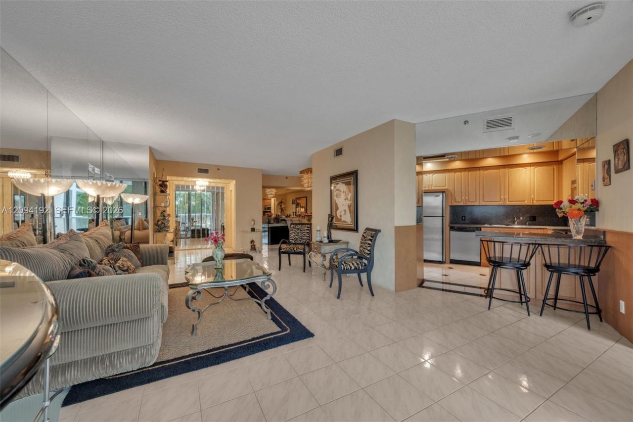 20281 E Country Club Dr, Unit 305, Aventura, FL 33180 Photo