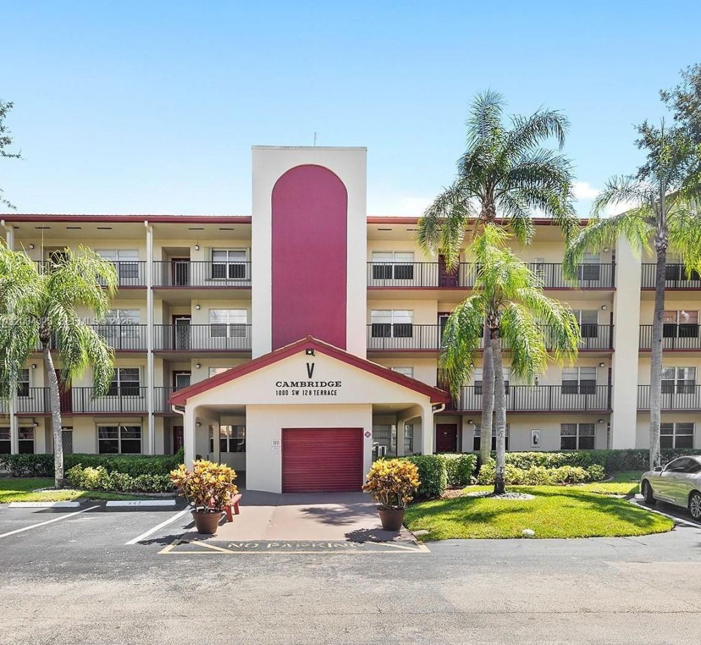 1000 SW 128th Ter, Unit 303V, Pembroke Pines, FL 33027 Photo