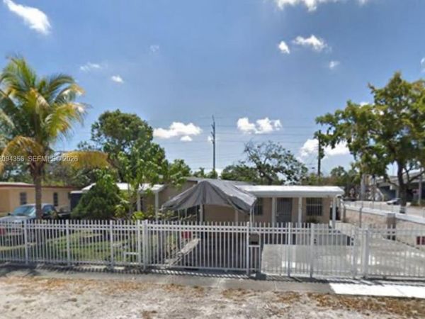 580 NW 136th St , North Miami, FL 33168