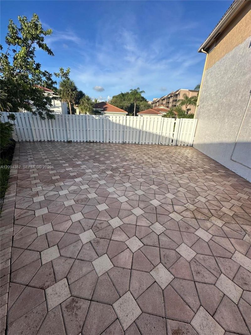 83 Gables Blvd, Weston, FL 33326 Photo