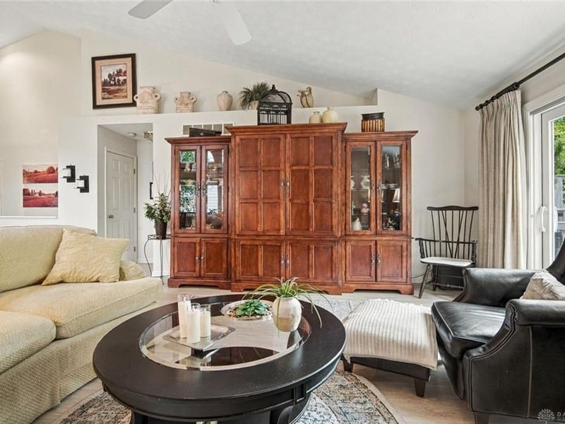 6901 Wembley Circle, Centerville, OH 45459 Photo 8