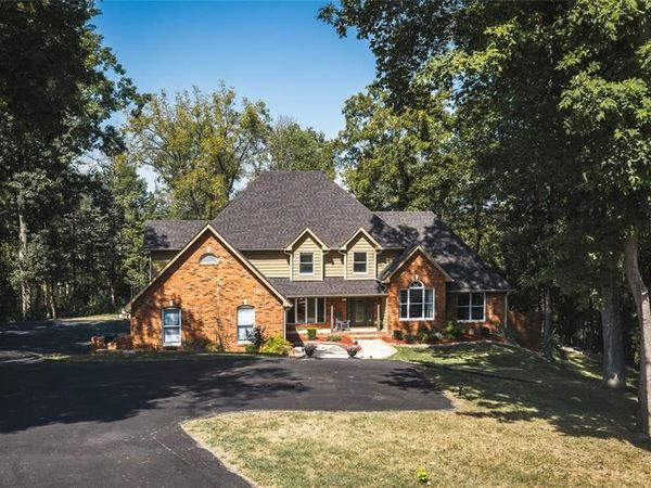 4101 Stoneledge, Godfrey, IL 62035