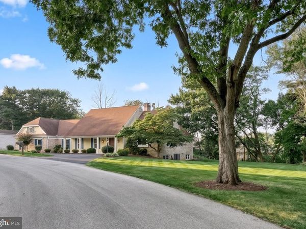 1 W LAWN CIRCLE, LEMOYNE, PA 17043