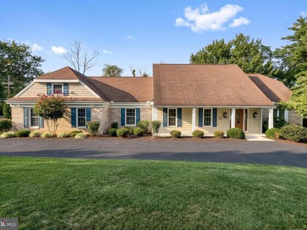 1 W LAWN CIRCLE , LEMOYNE, PA 17043