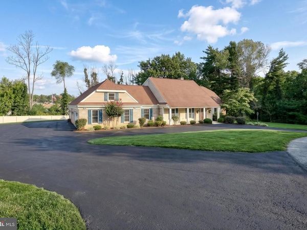 1 W LAWN CIRCLE, WORMLEYSBURG, PA 17043
