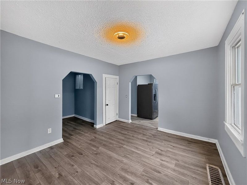 5910 Gilbert Court, Cleveland, OH 44102 Photo 7