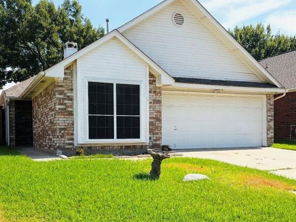 2077 Sundance Court, Lewisville, TX 75067