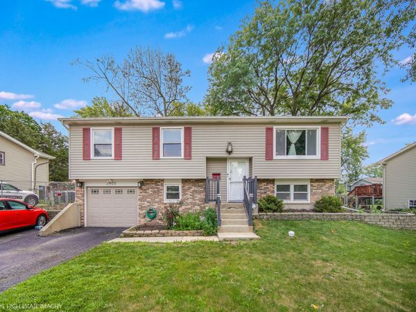 2905 EDGEWOOD Parkway , Woodridge, IL 60517