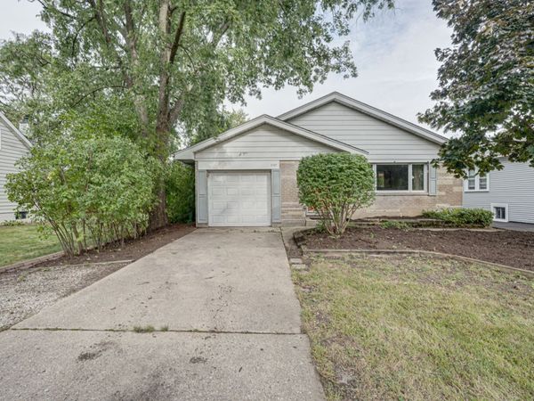 1127 Santa Rosa Avenue , Wheaton, IL 60187