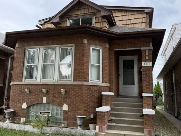 3010 N Linder Avenue , Chicago, IL 60641