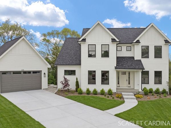 835 Avon Court , Glen Ellyn, IL 60137