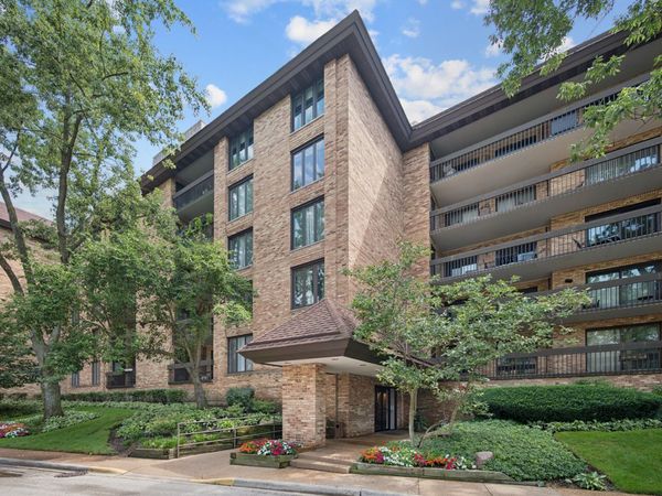 1671 Mission Hills Road , Unit 404, Northbrook, IL 60062