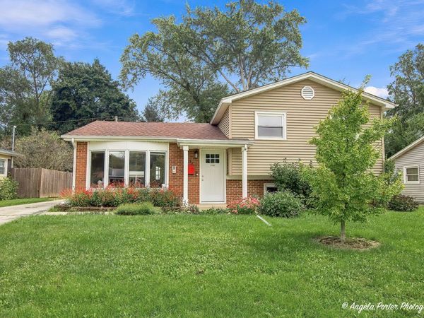637 N Greenview Avenue , Mundelein, IL 60060