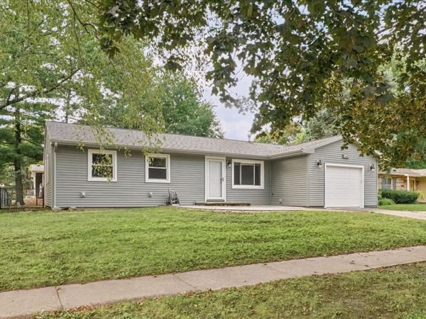 2105 Blackthorn Drive , Champaign, IL 61821