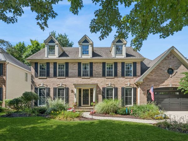 118 S Montclair Avenue , Glen Ellyn, IL 60137