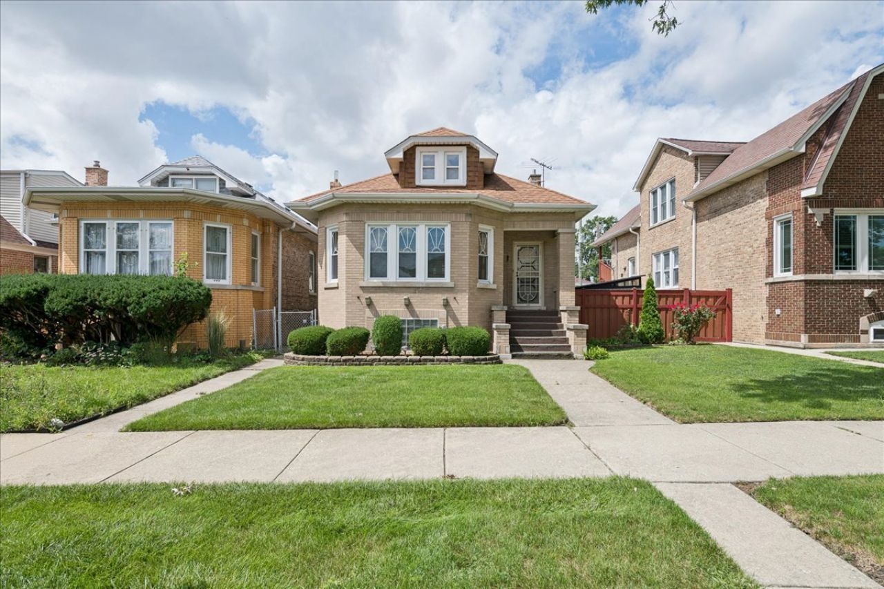2026 N New England Avenue, Chicago, IL 60707 Main Photo