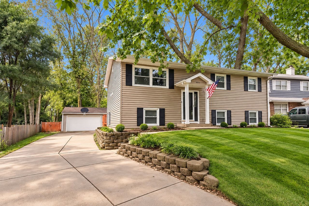 1011 Washington Avenue, Wauconda, IL 60084 Main Photo