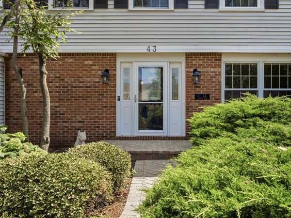 43 Dunham Place , St. Charles, IL 60174