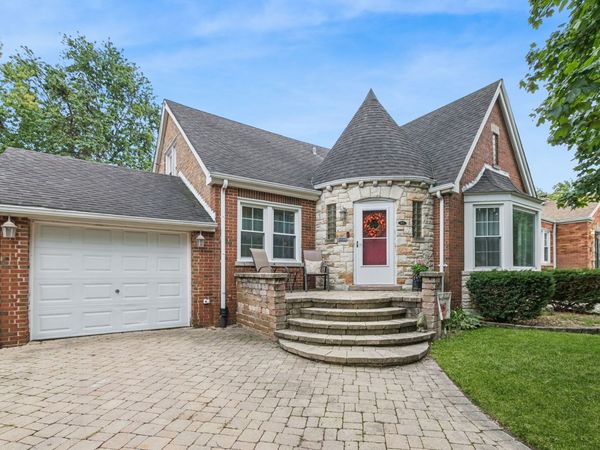9815 S Millard Avenue , Evergreen Park, IL 60805