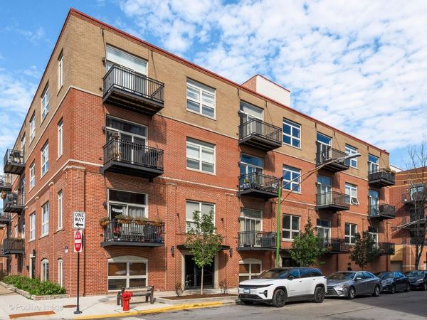 2804 N Oakley Avenue, Unit 305, Chicago, IL 60618