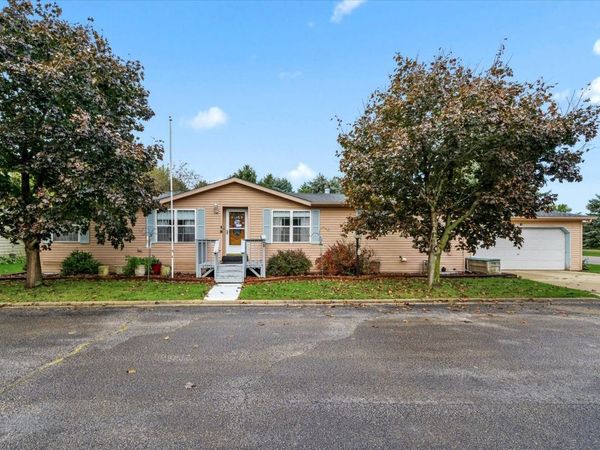 303 Mallard Lane , Sandwich, IL 60548