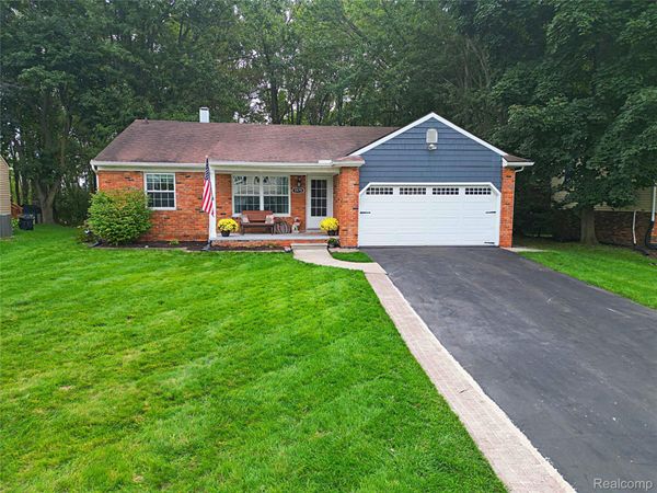 1975 Teaneck Circle, Wixom, Mi 48393