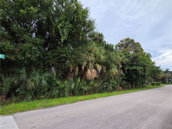 4400 28th Court , Vero Beach, FL 32967