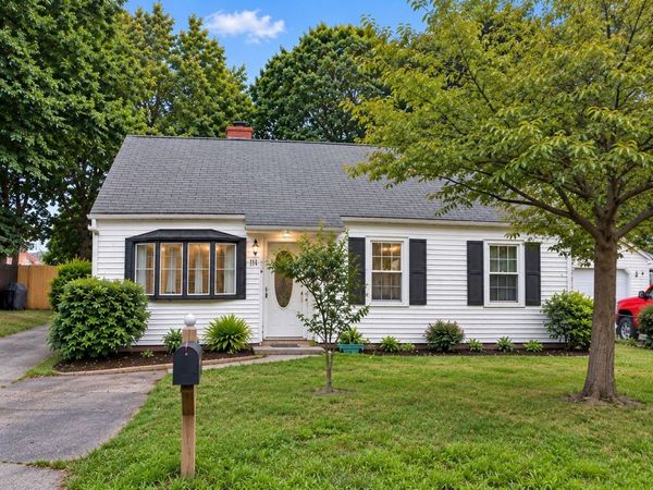 19 Rayburn Rd, Stoughton, MA 02072