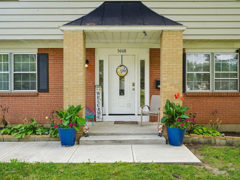 3008 Upton Road W, Columbus, OH 43232 Photo 2