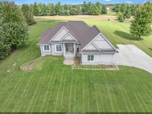 7611 FAIRWAY LANE, West Bend, WI 53090