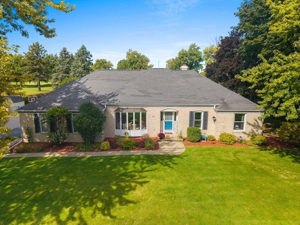 2924 RIDGEWAY DRIVE, Neenah, WI 54956