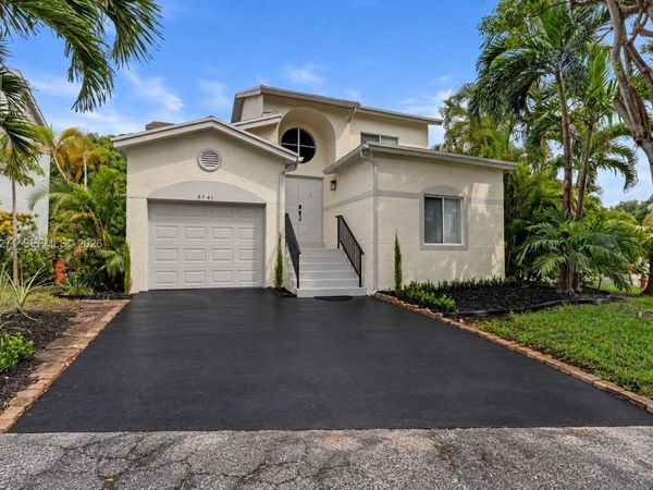 8741 SW 10th St , Pembroke Pines, FL 33025
