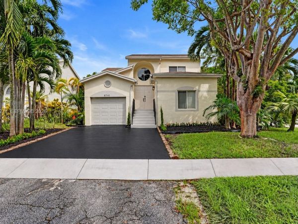 8741 SW 10th St , Pembroke Pines, FL 33025