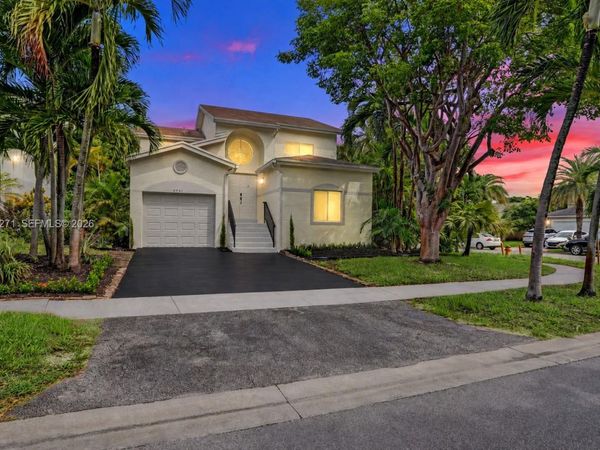 8741 SW 10th St, Pembroke Pines, FL 33025