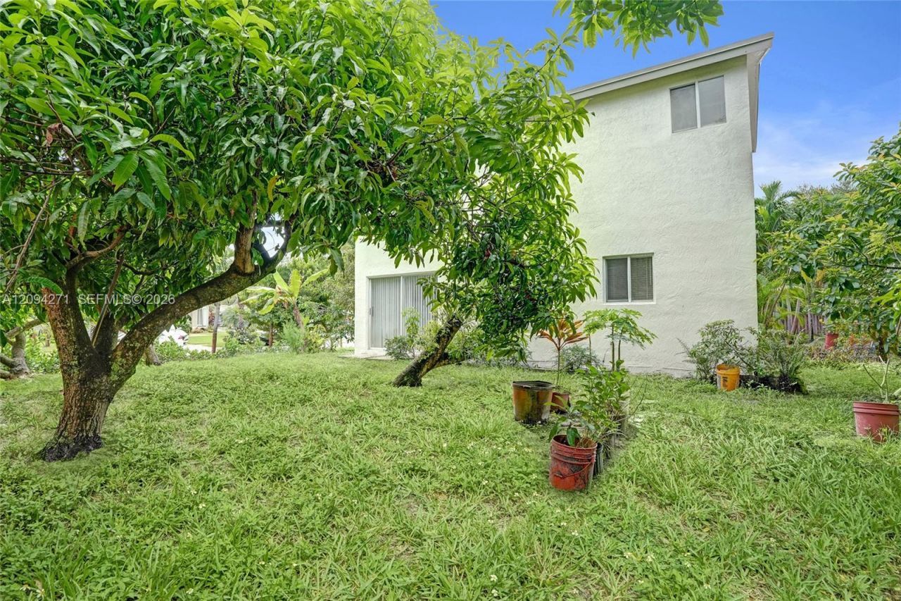 8741 SW 10th St, Pembroke Pines, FL 33025 Photo