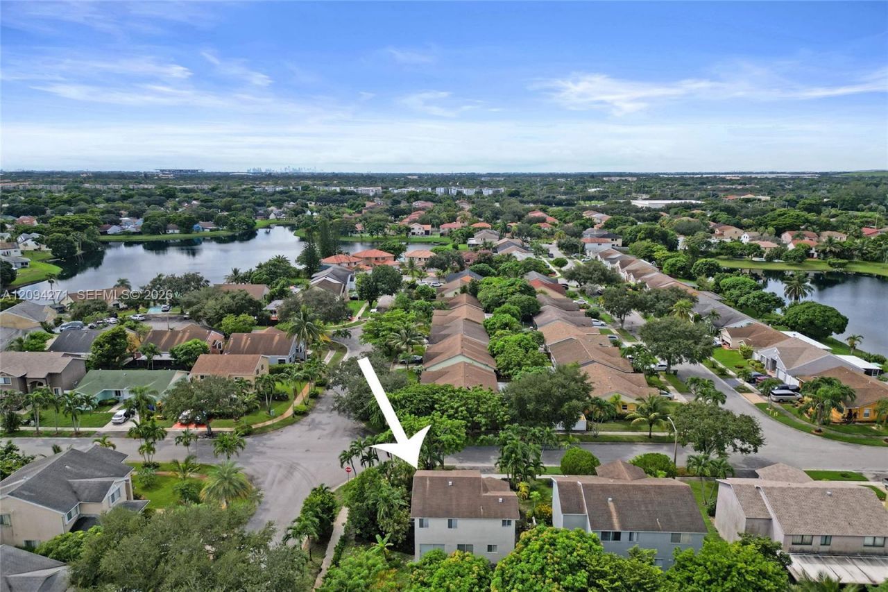 8741 SW 10th St, Pembroke Pines, FL 33025 Photo