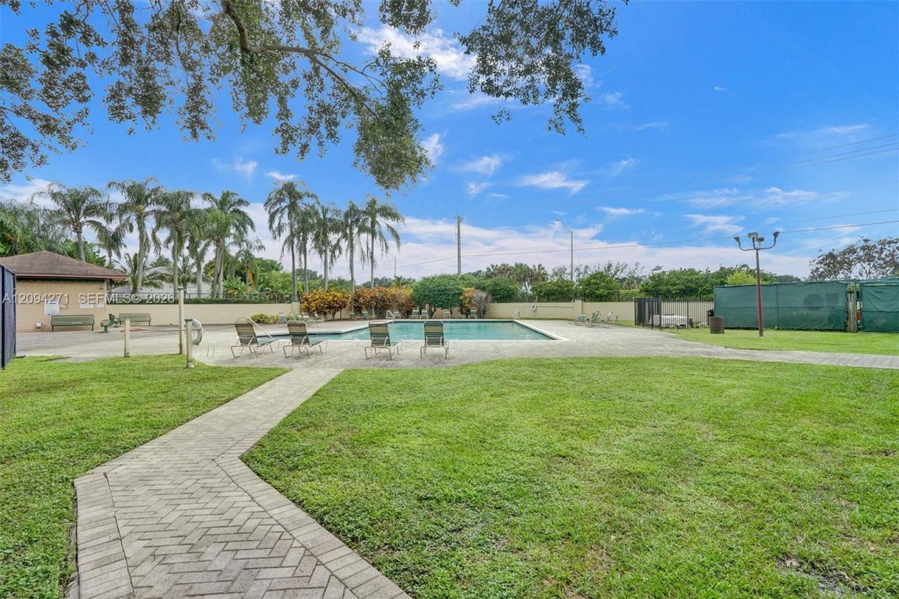 8741 SW 10th St , Pembroke Pines, FL 33025 Photo