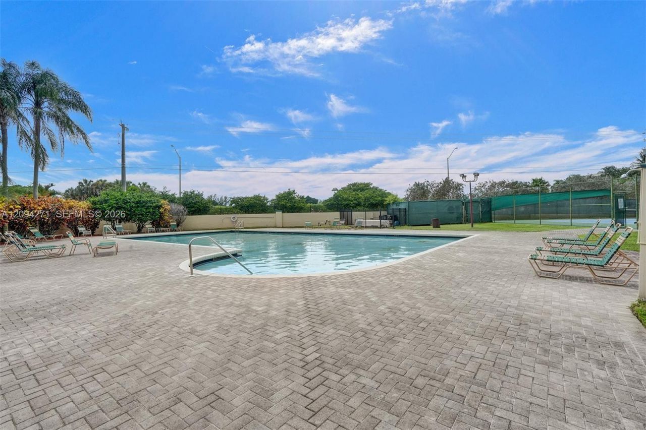 8741 SW 10th St, Pembroke Pines, FL 33025 Photo