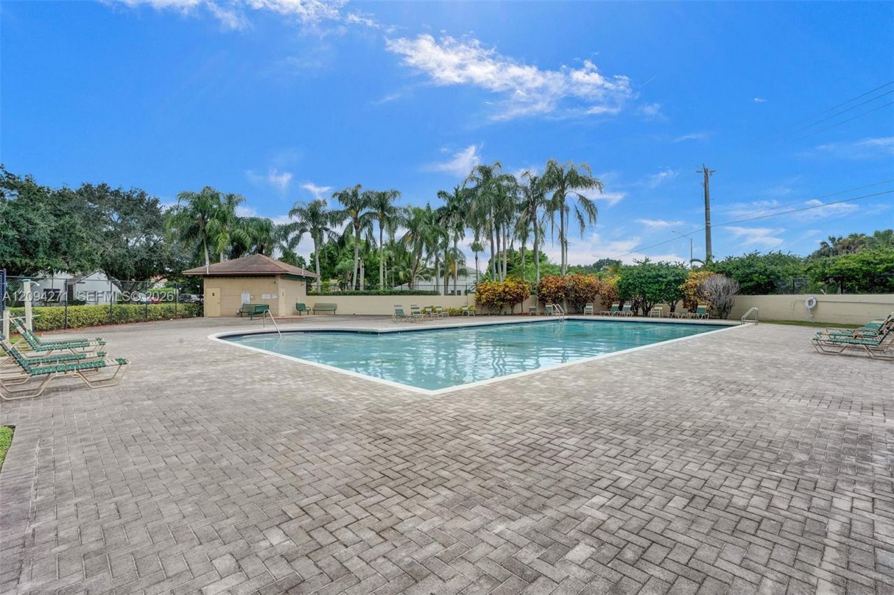 8741 SW 10th St , Pembroke Pines, FL 33025 Photo